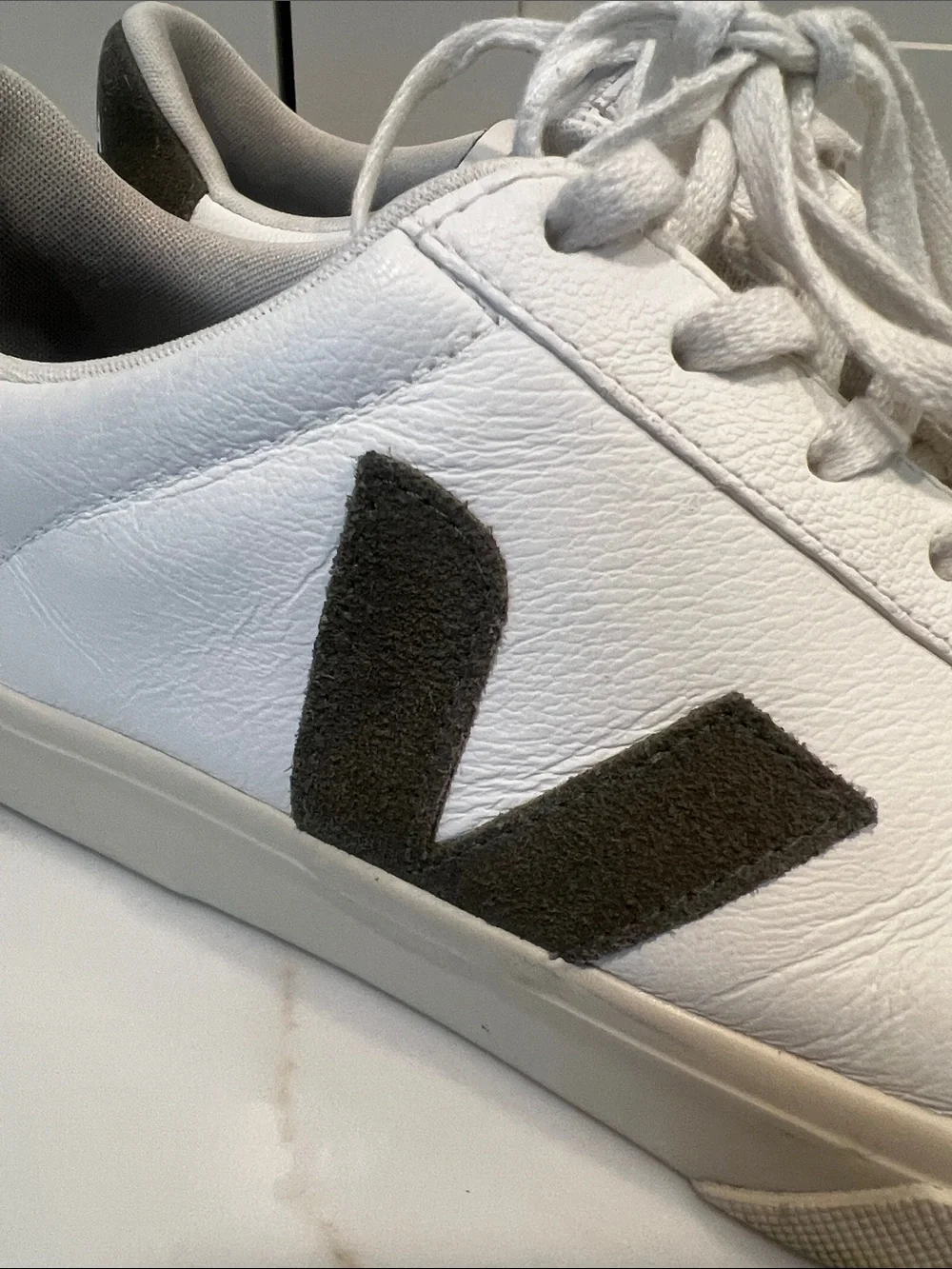 Veja White Leather Men's Sneakers with Army Green 'V' Logo - Picture 3 of 9